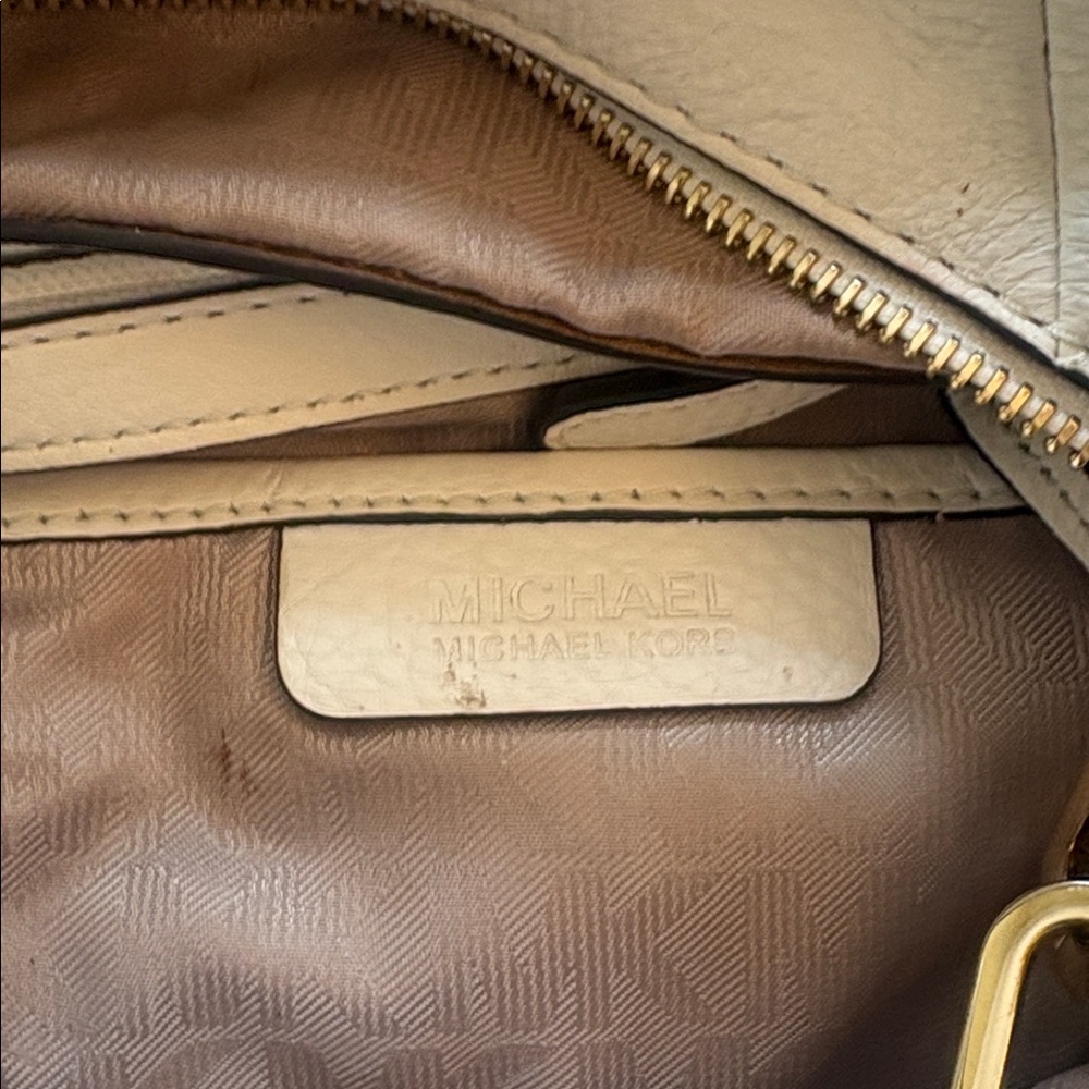 Michael Kors Soft Pebbled Leather Hobo Bag in Cream - Picture 5 of 8